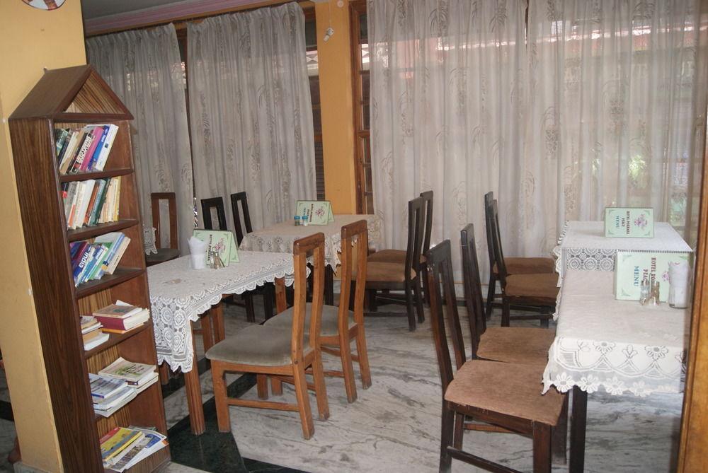 Hotel Pokhara Peace กาฐมาณฑุ ภายนอก รูปภาพ